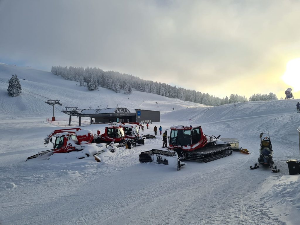 Station de ski et dameuses